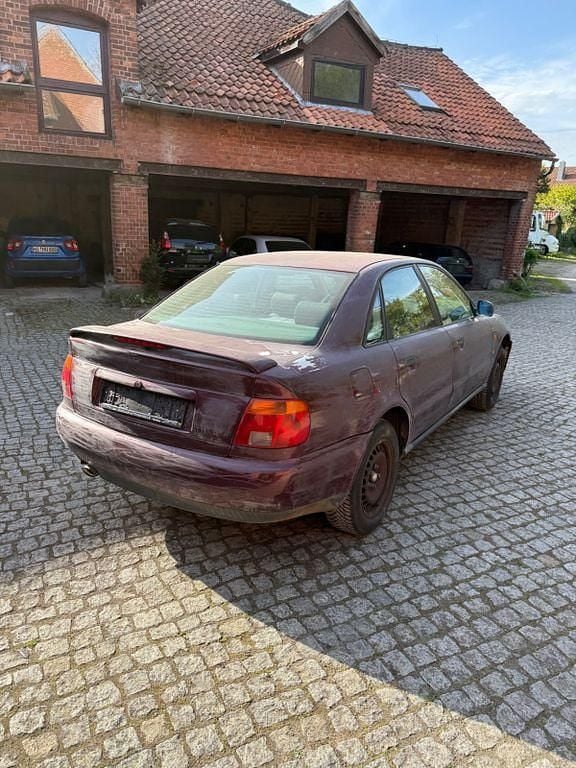 Gebraucht Audi A4 102 PS (75 kW) 1995 Rot Limousine