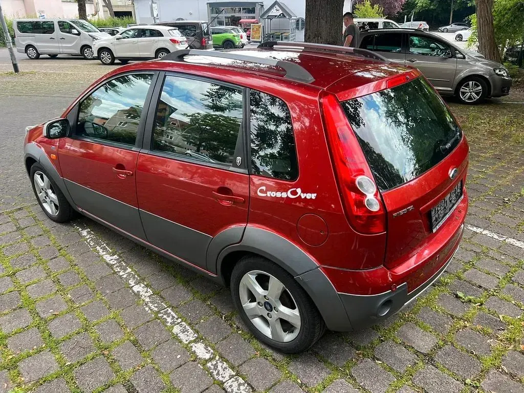 Gebraucht Ford Fiesta 90 PS (66 kW) 2007 Rot Kleinwagen
