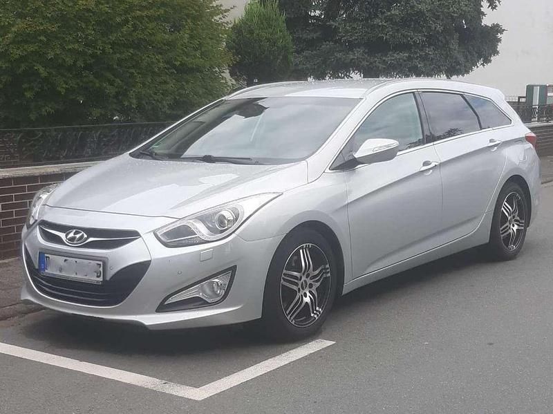 Silber Gebraucht 2012 Hyundai i40 Premium Kombi | 8.900 € (Fairer Preis) - Bild 1/2