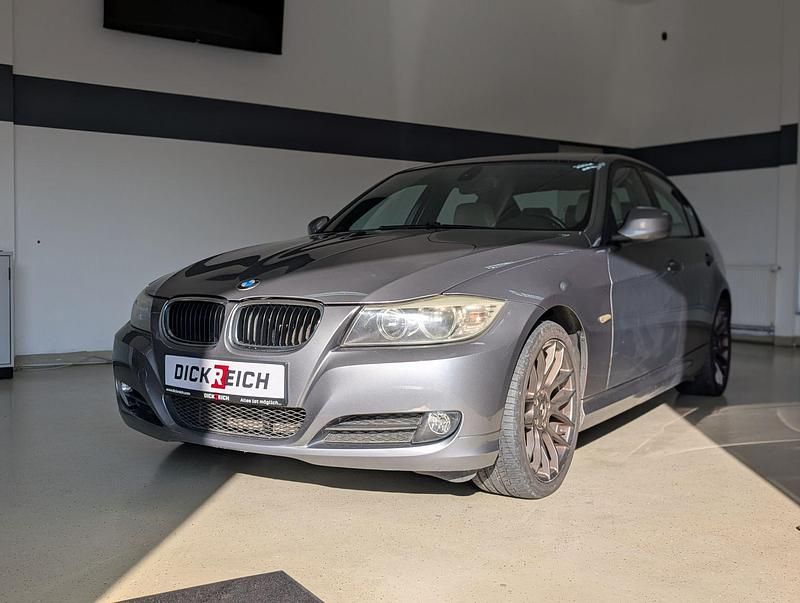 Grau Gebraucht 2009 BMW 320 Sport Line Limousine | 4.780 € (Fairer Preis) - Bild 1/3