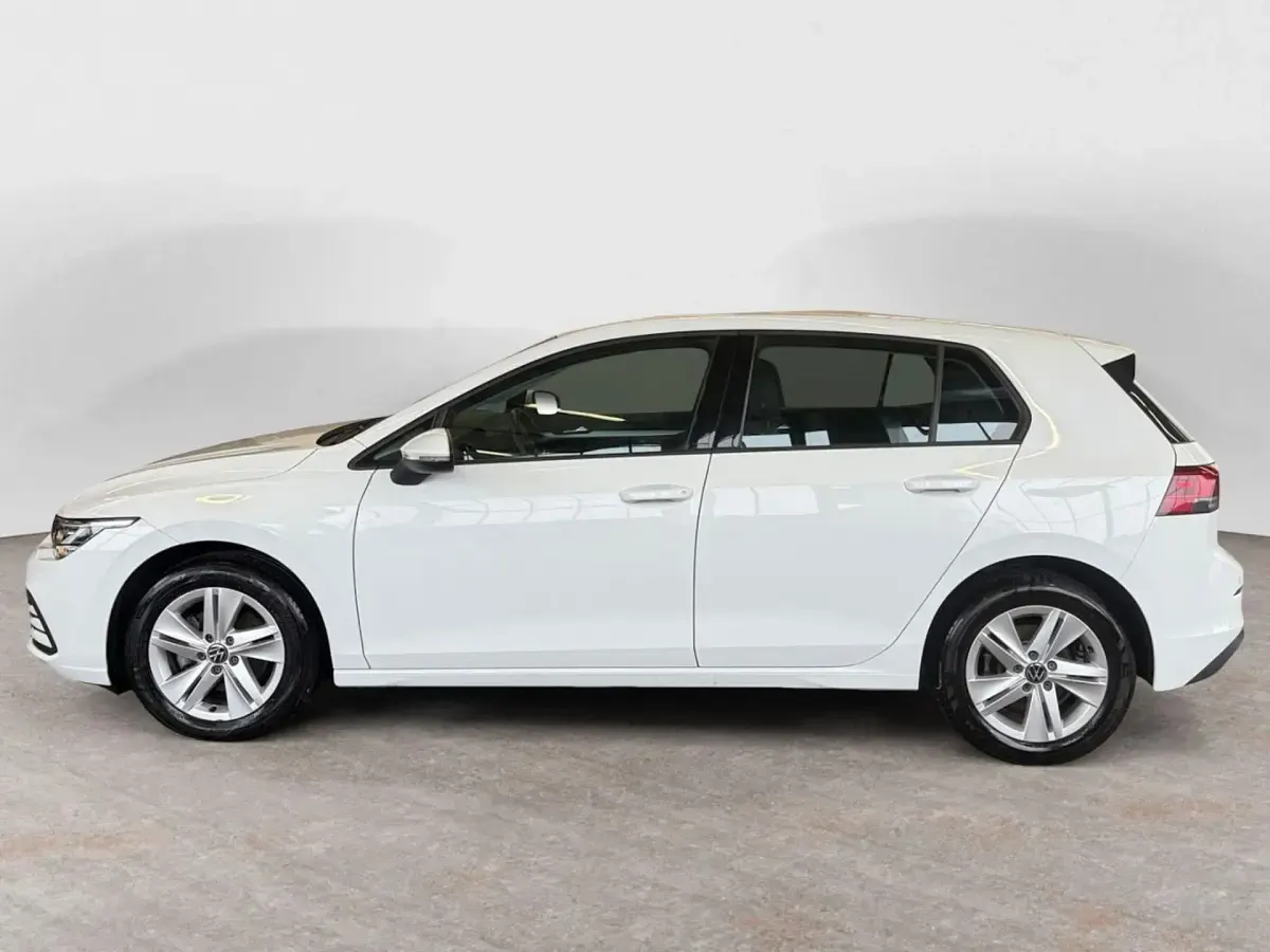 Gebraucht VW Golf VIII Life 150 PS (110 kW) 2024 Weiß Limousine