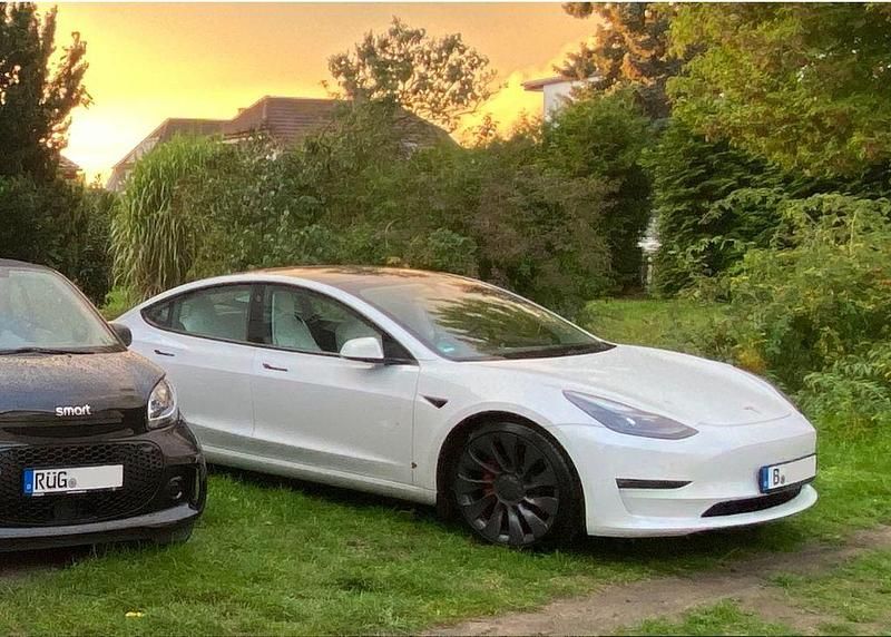 Weiß Gebraucht 2021 Tesla Model 3 Performance Limousine | 27.742 € (Guter Preis) - Bild 1/4
