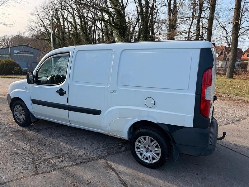 Gebraucht Fiat Doblò 101 PS (74 kW) 2009 Weiß Van / Kleinbus