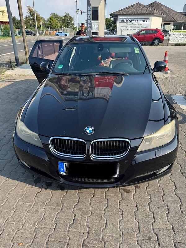 Schwarz Gebraucht 2011 BMW 320 Efficient Dynamics Kombi | 4.500 € (Guter Preis) - Bild 1/4