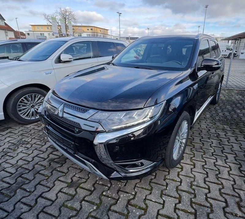 Gebraucht Mitsubishi Outlander P-HEV Top 135 PS (99 kW) 2019 Schwarz SUV