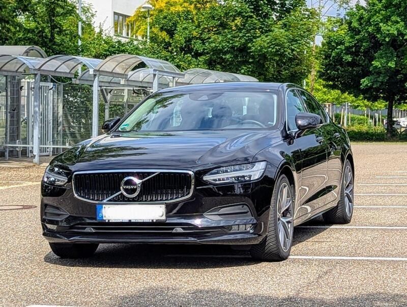 Schwarz Gebraucht 2020 Volvo S90 Momentum Limousine | 27.500 € - Bild 1/4