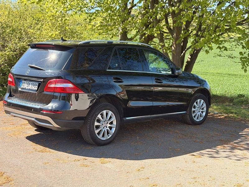 Second-hand Mercedes ML350 231 CP (169 kW) 2012 Negru SUV