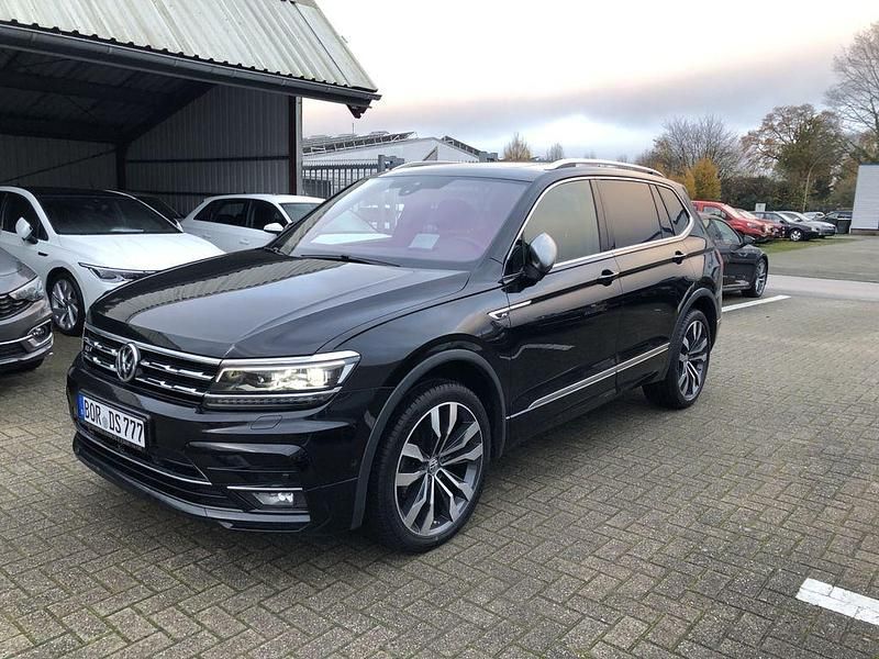 Gebraucht VW Tiguan Allspace R-line 150 PS (110 kW) 2021 Deep black perleffekt (metallic) SUV
