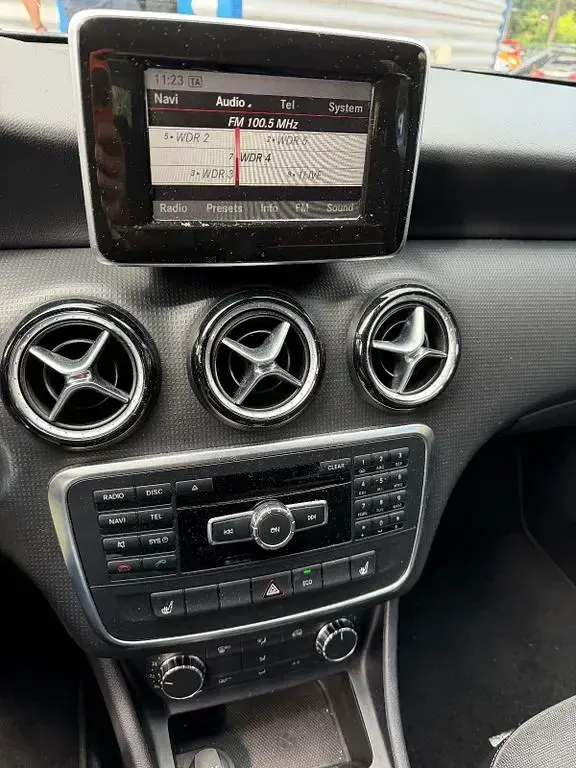 Gebraucht Mercedes A180 122 PS (89 kW) 2013 Grau Kleinwagen