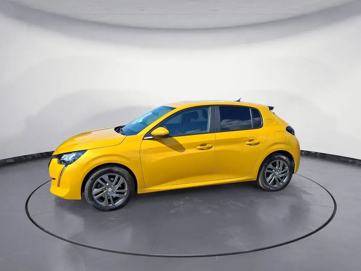 Gebraucht Peugeot 208 Active 101 PS (74 kW) 2022 Gelb Kleinwagen
