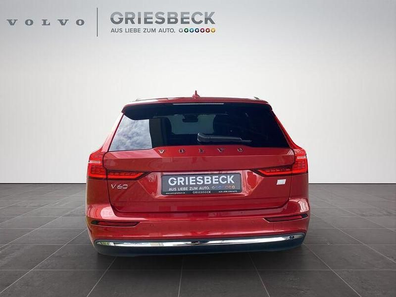 Gebraucht Volvo V60 Ultimate 455 PS (334 kW) 2023 Fusion red / metallic Kombi