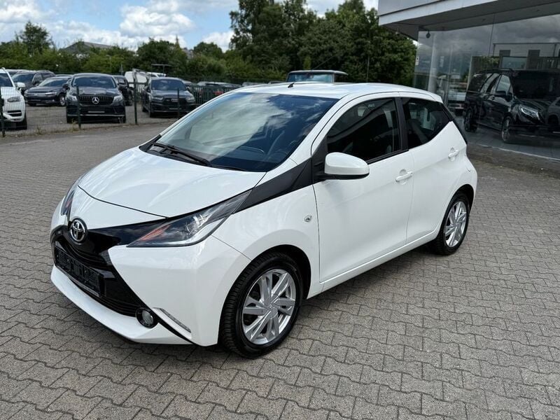 Weiß Gebraucht 2017 Toyota Aygo Kleinwagen | 5.495 € (Etwas zu teuer) - Bild 1/4