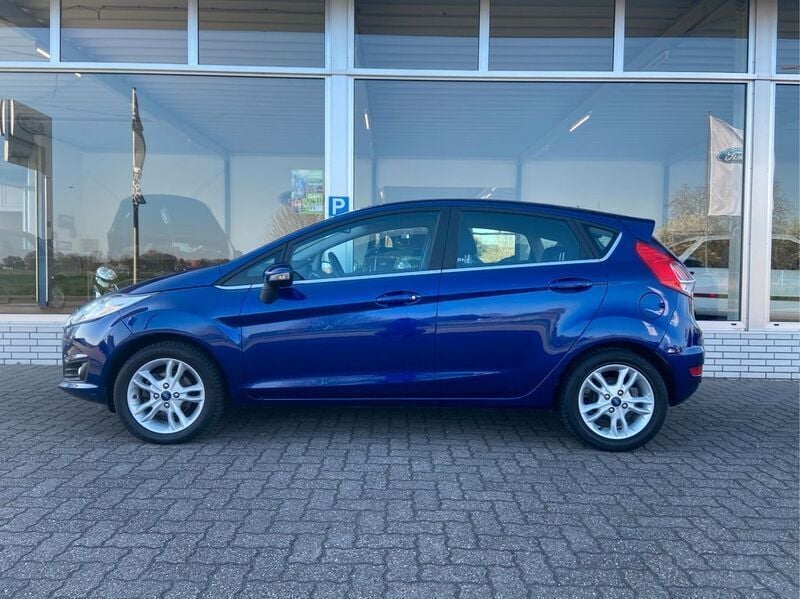 Blau Gebraucht 2017 Ford Fiesta Titanium Kleinwagen | 9.490 € (Fairer Preis) - Bild 1/4