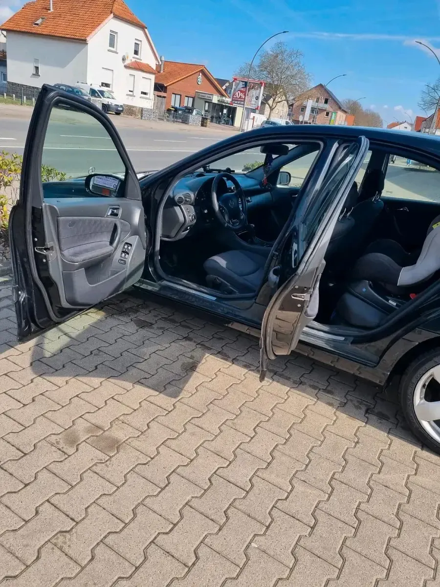 Gebraucht Mercedes C180 Sport Edition 146 PS (107 kW) 2005 Schwarz Limousine