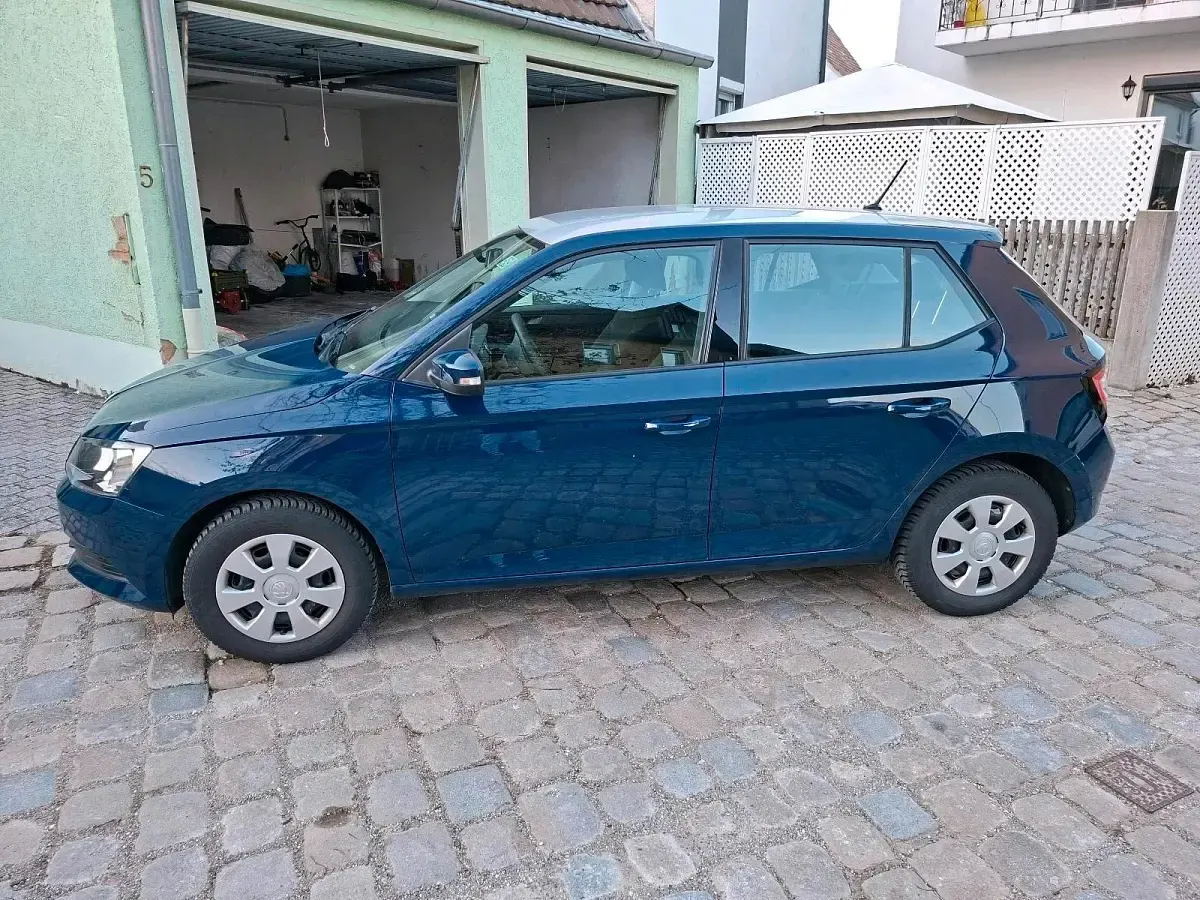 Gebraucht Skoda Fabia 60 PS (44 kW) 2017 Blau Kleinwagen