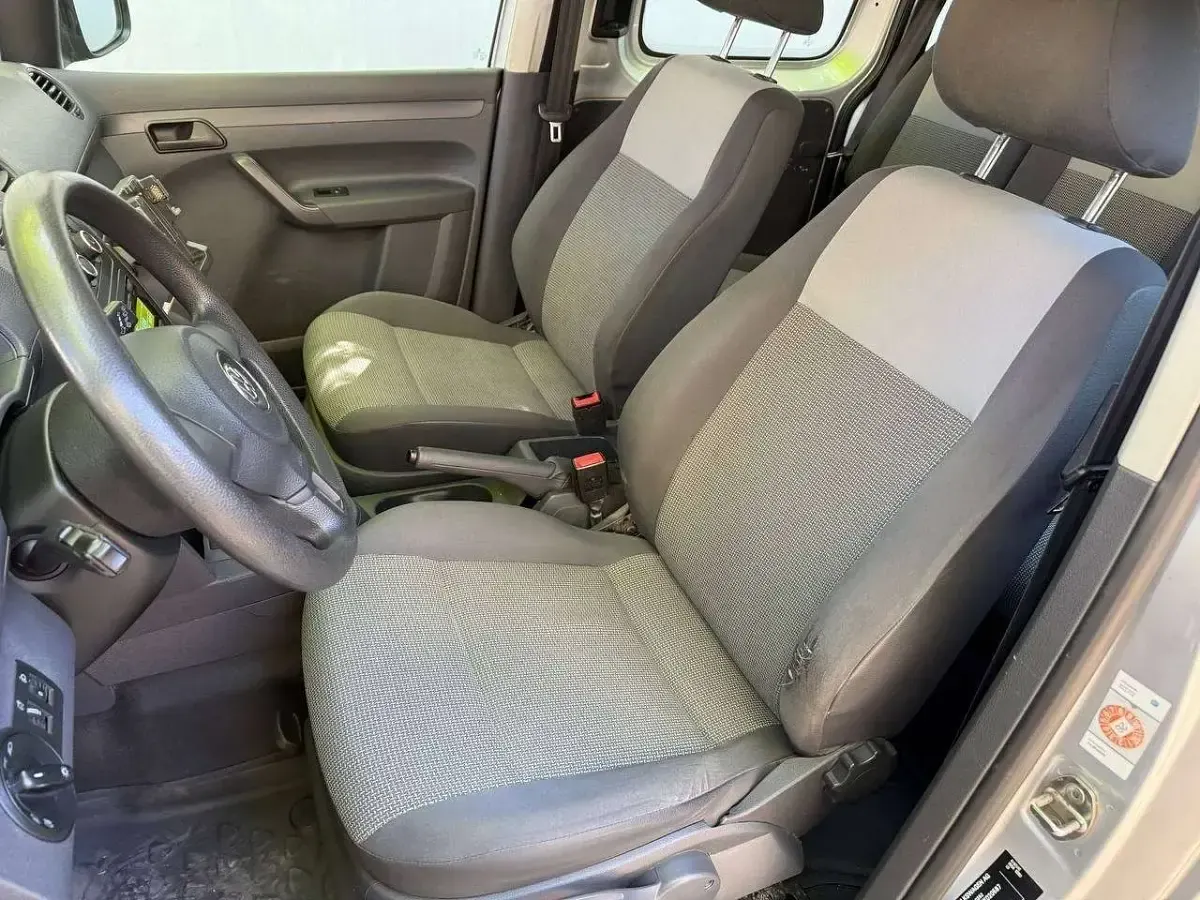 Second-hand VW Caddy Maxi 149 CP (109 kW) 2013 Argintiu Monovolum