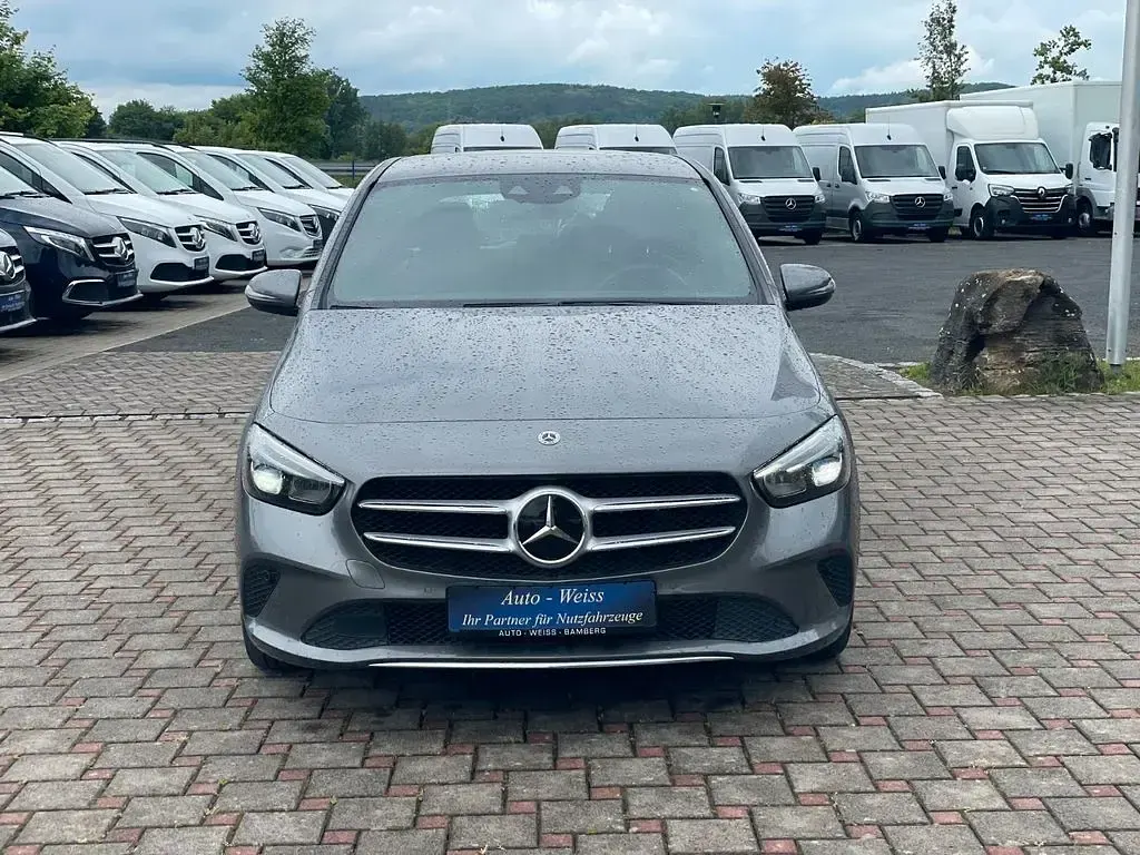 Gebraucht Mercedes B200 150 PS (110 kW) 2020 Grau Kleinwagen