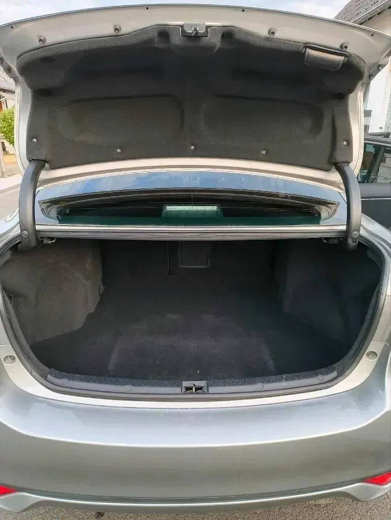 Gebraucht Toyota Avensis 147 PS (108 kW) 2012 Silber Limousine