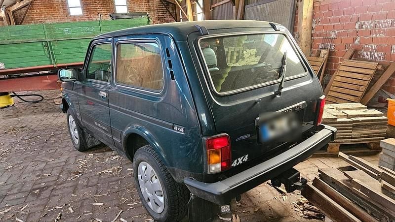 Second-hand Lada niva 83 CP (61 kW) 2011 Verde SUV
