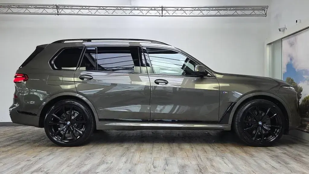 Gebraucht BMW X7 M Sport 352 PS (258 kW) 2025 (0c3d) manhatten metallic SUV