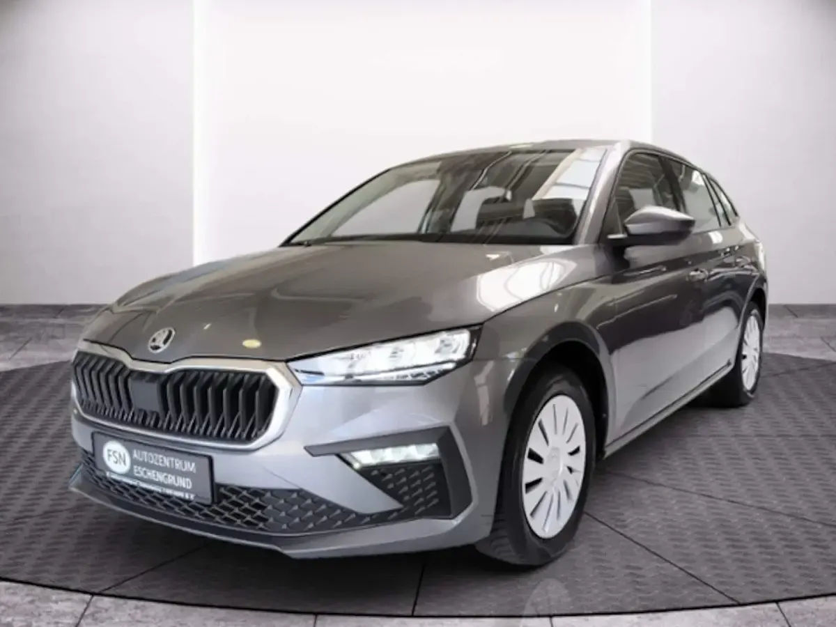 Gebraucht Skoda Scala Essence 116 PS (85 kW) 2025 Graphitegrau metallic Kleinwagen