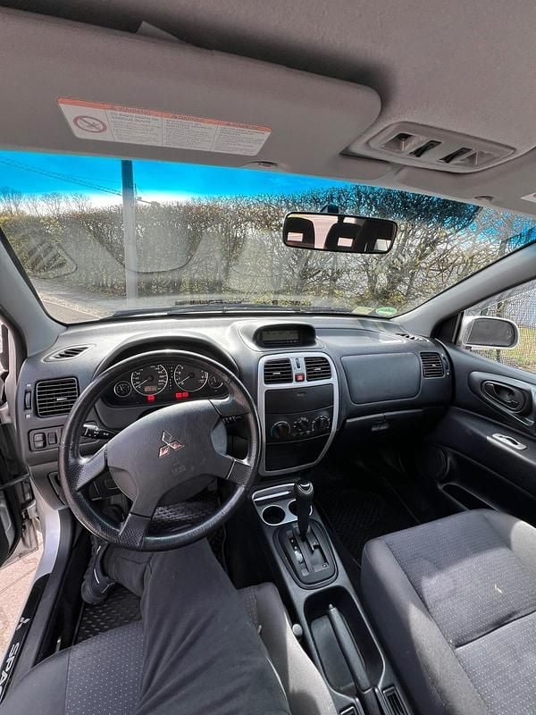 Gebraucht Mitsubishi Space Star 98 PS (72 kW) 2004 Silber Van / Kleinbus