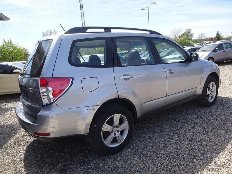 Usado Subaru Forester Exclusive+ 147 CV (108 kW) 2012 Plateado SUV