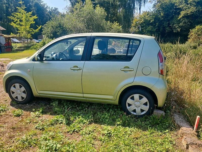 Grün Gebraucht 2006 Daihatsu Sirion Kleinwagen | 850 € (Superpreis) - Bild 1/4