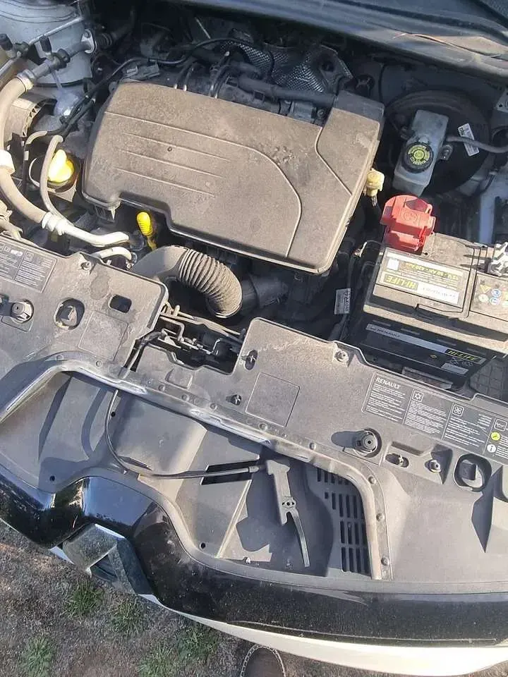 Second-hand Renault Clio IV Expression 75 CP (55 kW) 2014 Alb Berlinǎ