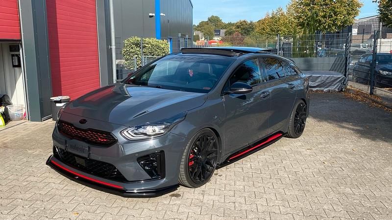 Grau Gebraucht 2019 Kia ProCeed GT Kleinwagen | 19.999 € (Fairer Preis) - Bild 1/4
