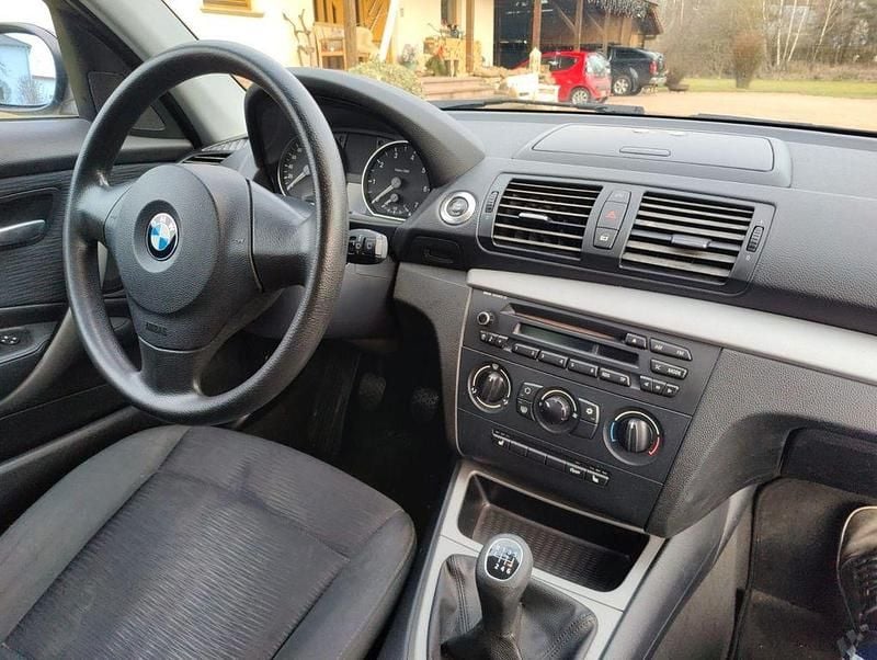 Gebraucht BMW 116 122 PS (89 kW) 2007 Schwarz Kleinwagen