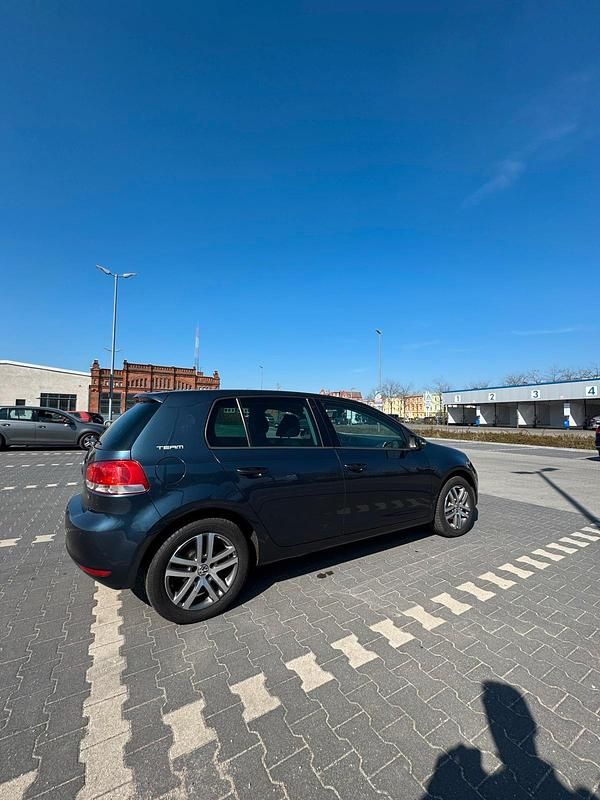 Gebraucht VW Golf VI 105 PS (77 kW) 2010 Blau Kleinwagen