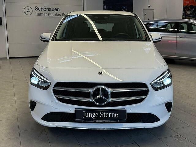 Gebraucht Mercedes B180 Progressive 136 PS (100 kW) 2022 Unilack polarweiß Kleinwagen