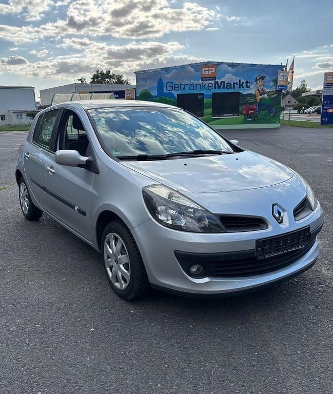Silber Gebraucht 2007 Renault Clio II Limousine | 3.199 € (Fairer Preis) - Bild 1/4