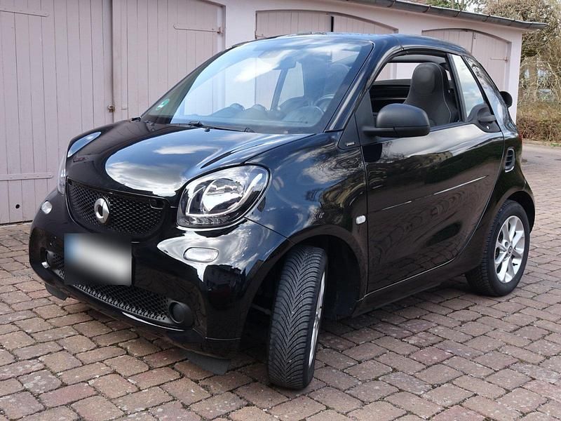 Gebraucht Smart ForTwo Cabrio 90 PS (66 kW) 2019 Schwarz Cabrio