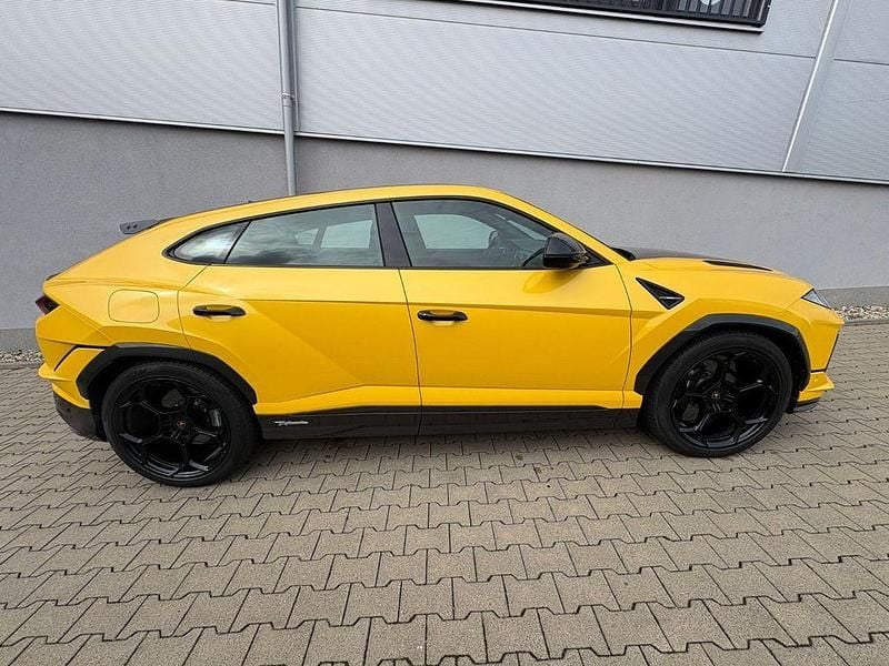 Second-hand Lamborghini Urus 666 CP (489 kW) 2025 Galben SUV
