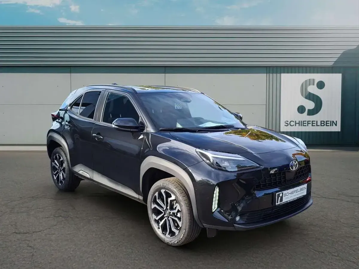 Neu Toyota Yaris Cross 131 PS (96 kW) 2025 Schwarz SUV