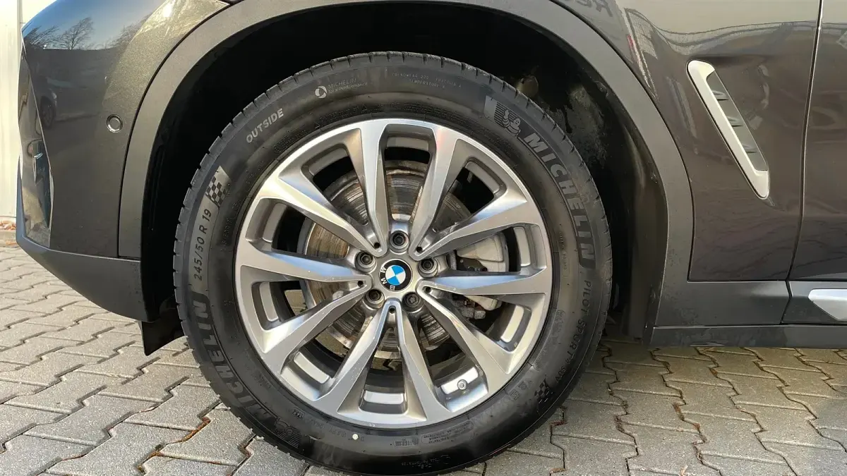 Gebraucht BMW X4 Efficient Dynamics 190 PS (139 kW) 2024 Sophistograu brillanteffekt SUV