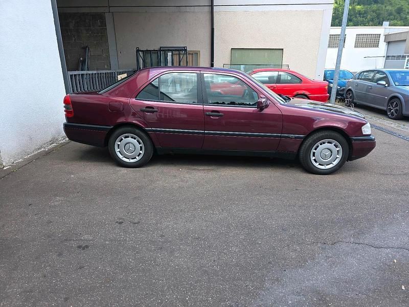 Andere außenfarben Gebraucht 1996 Mercedes C200 Classic Limousine | 2.490 € (Guter Preis) - Bild 1/4