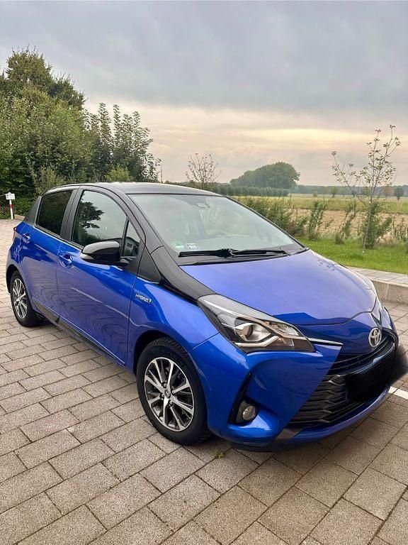 Blau Gebraucht 2019 Toyota Yaris Hybrid Limousine | 14.000 € (Fairer Preis) - Bild 1/4