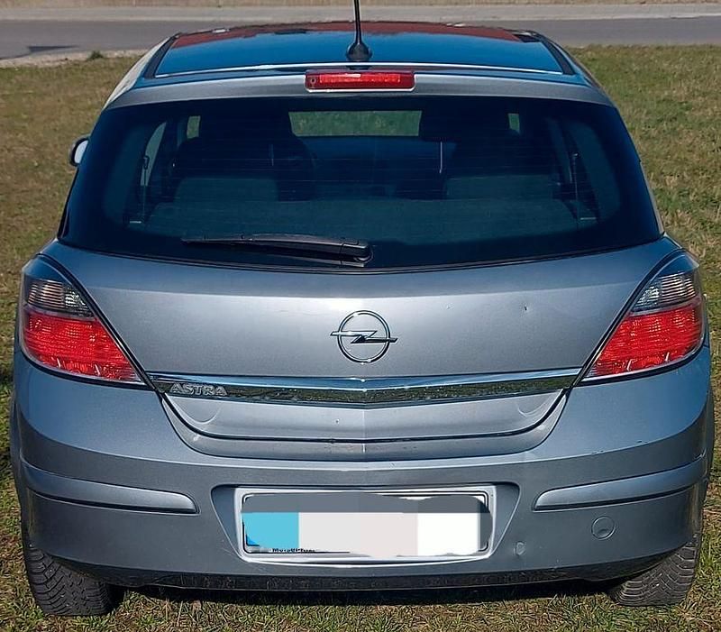 Gebraucht Opel Astra 90 PS (66 kW) 2007 Limousine