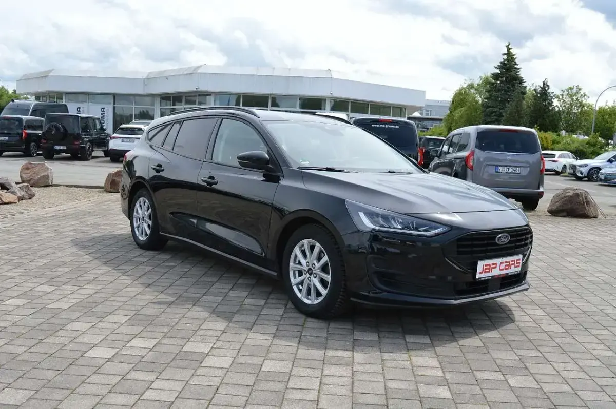 Gebraucht Ford Focus Titanium 120 PS (88 kW) 2022 Moondustsilver Kombi