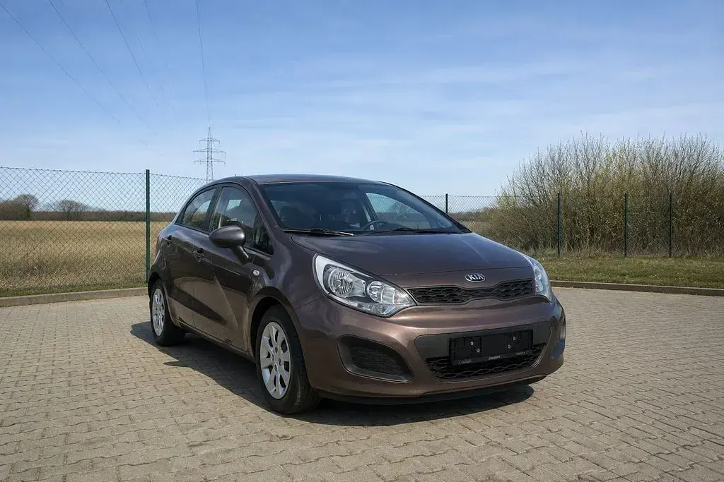 Gebraucht Kia Rio Edition 7 86 PS (63 kW) 2013 Braun Limousine