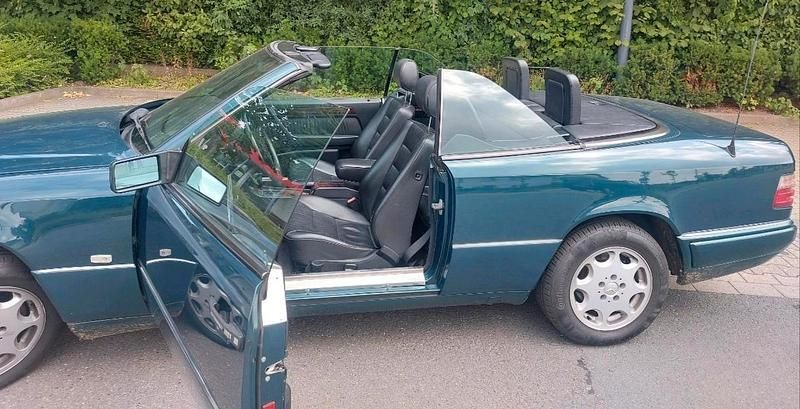 Gebraucht Mercedes E220 150 PS (110 kW) 1997 Grün Cabrio