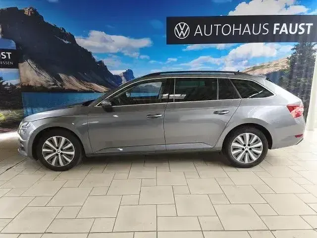 Gebraucht Skoda Superb Ambition 200 PS (147 kW) 2023 Grau metallic Kombi