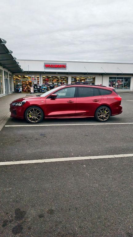 Gebraucht Ford Focus ST-Line 150 PS (110 kW) 2020 Rot Limousine