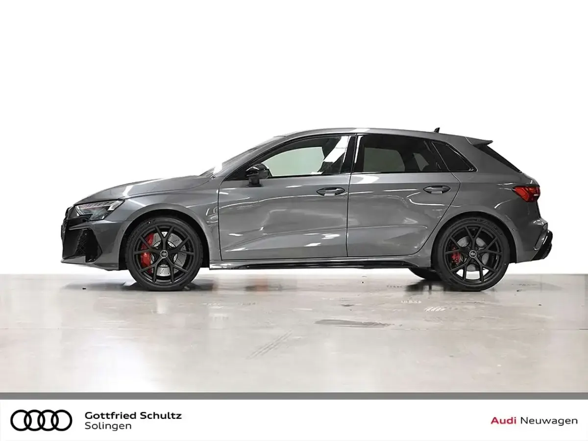 Neu Audi RS3 400 PS (294 kW) 2026 Daytonagrau perleffekt Limousine
