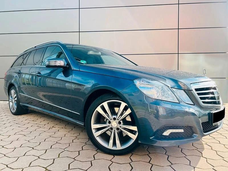 Grau Gebraucht 2011 Mercedes E250 Avantgarde Kombi | 5.900 € (Fairer Preis) - Bild 1/4