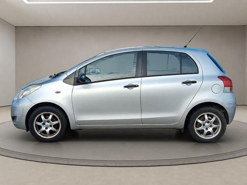 Gebraucht Toyota Yaris Cool 101 PS (74 kW) 2009 Silber Kleinwagen
