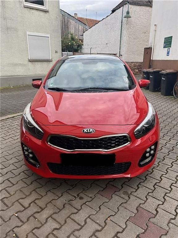 Rot Gebraucht 2016 Kia Ceed GT GT-Line Limousine | 10.200 € (Fairer Preis) - Bild 1/4